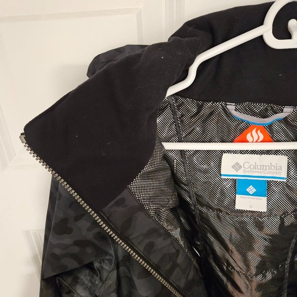 Gently used, like-new Womens Columbia Snow Jacket, Small, Navy/Blue - Picture 3 of 6